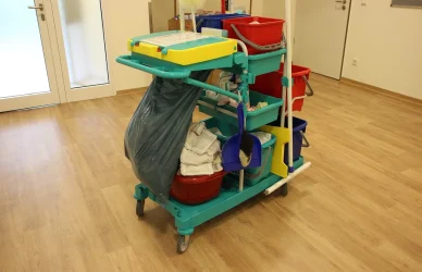 Addetto alle pulizie job benefici e requisiti del lavoro