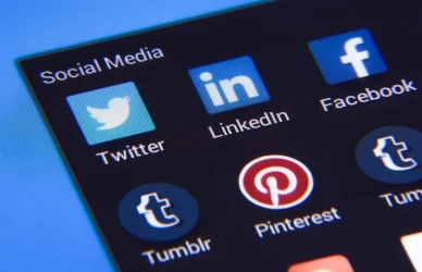 Come utilizzare i social media per trovare lavoro: consigli e trucchi