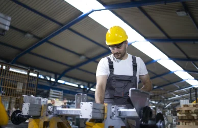 Opportunità di carriera come Operaio Serramentista Montatore di Mobili in Italia: sfide e prospettive